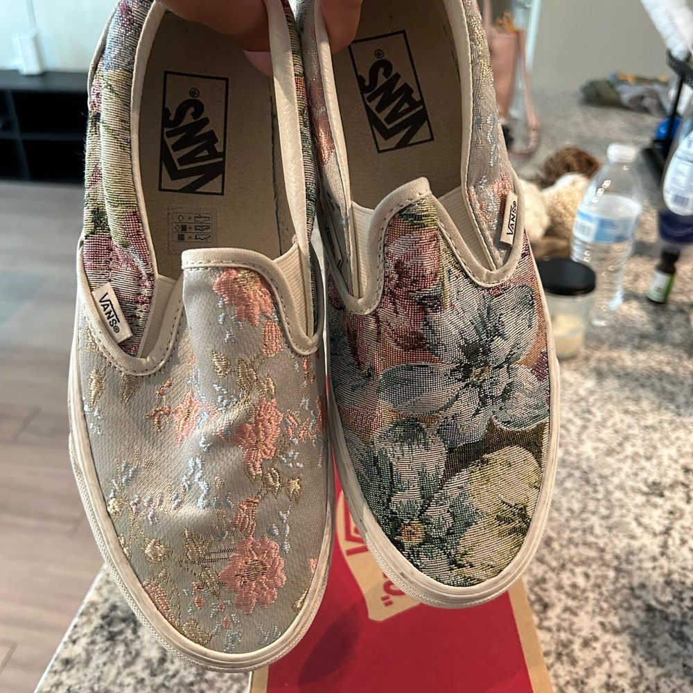 Vans - Picture 3 of 3